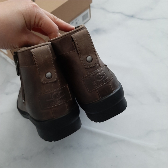 UGG Brown Attell Leather Booties Size 5 - Picture 7 of 11